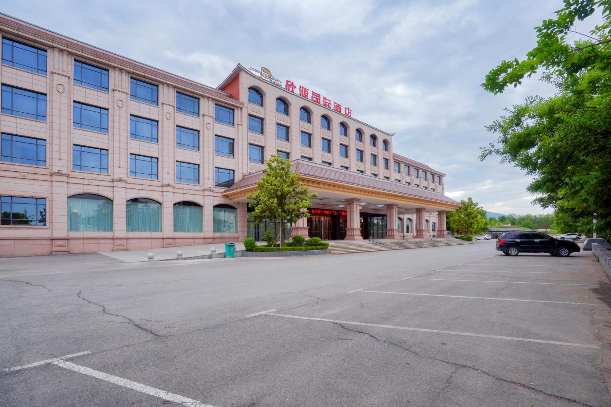 Huashan Xinghe International Hotel Huayin Екстериор снимка